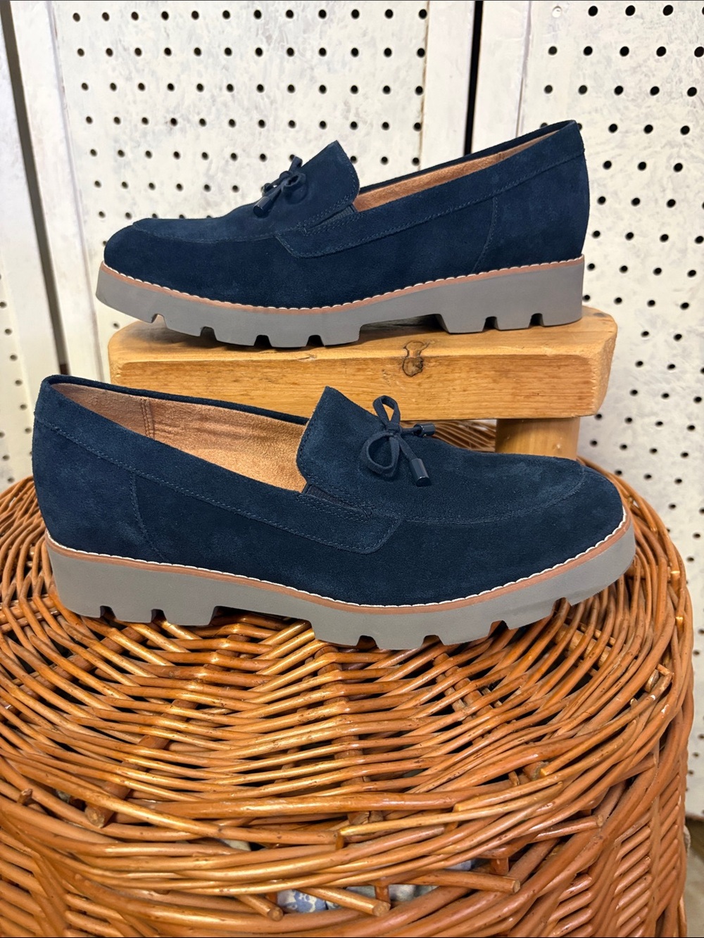 Vionic suede
